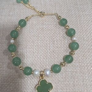 Elegant Green Jade and Gold Bracelet